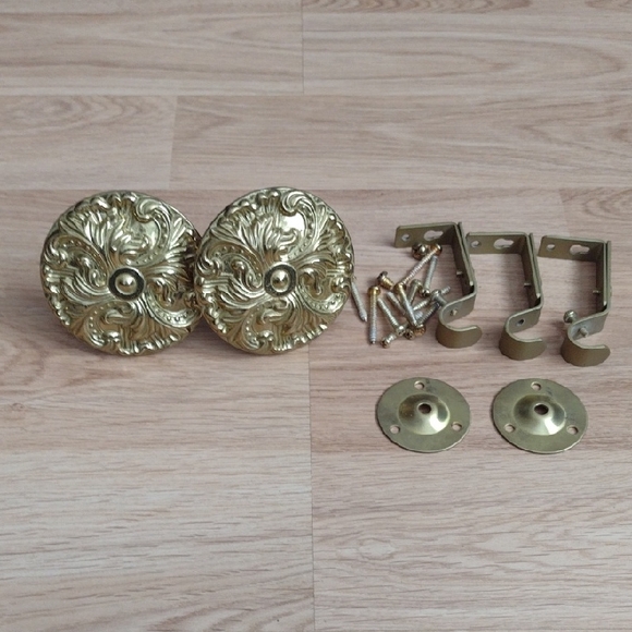 Vintage Pair Broque Brass Ornate Tiebacks with Brass Rod Holders - Picture 1 of 4